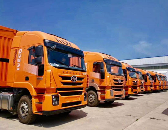 批量上汽紅巖飛翼車在深圳重磅亮相,緊抓物流配送新熱點